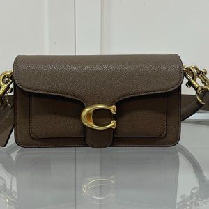 Coach Classic Bacchus Bag Retro Envelope Bag Shoulder Crossbody Bag 20*12*6cm